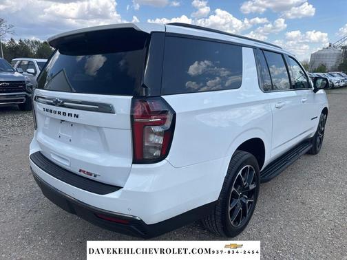 Summit White 2022 Chevrolet Suburban RST