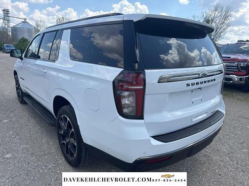 Summit White 2022 Chevrolet Suburban RST