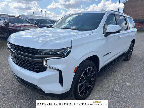 Summit White 2022 Chevrolet Suburban RST