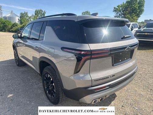 Sandstone Gray 2026 Chevrolet Traverse AWD Z71