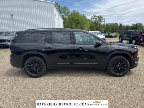Mosaic Black Metallic 2024 Chevrolet Traverse LT