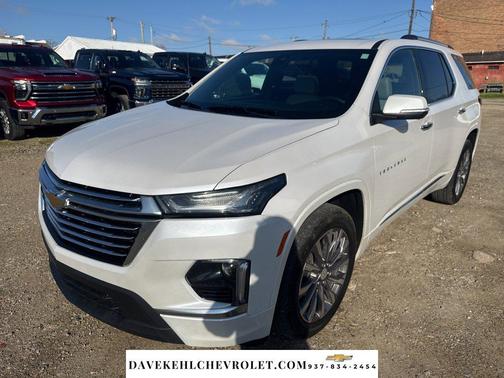 Iridescent Pearl Tricoat 2023 Chevrolet Traverse Premier