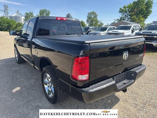 Brilliant Black Crystal Pearlcoat 2018 RAM 1500 Express