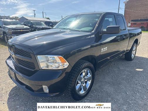 Brilliant Black Crystal Pearlcoat 2018 RAM 1500 Express