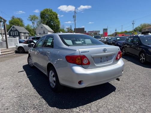 Classic Silver Metallic 2010 Toyota Corolla LE