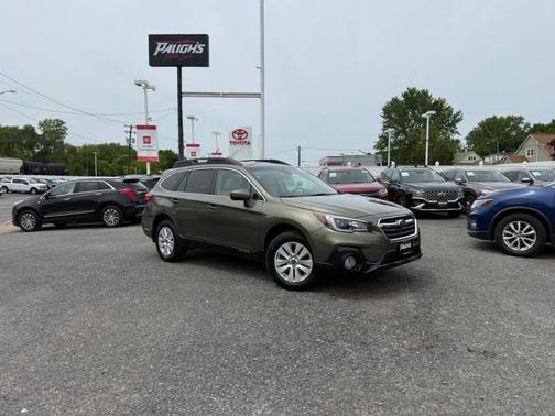 Wilderness Green Metallic 2019 Subaru Outback 2.5i Premium