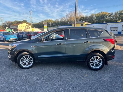 Magnetic 2019 Ford Escape SE