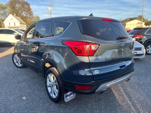 Magnetic 2019 Ford Escape SE