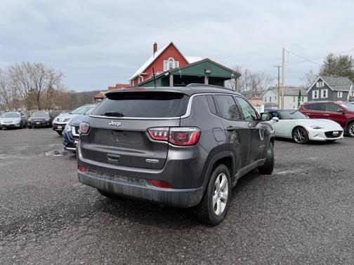 Granite Crystal Clearcoat Metallic 2018 Jeep Compass Latitude