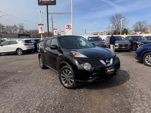 Black 2017 Nissan Juke SL