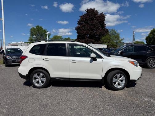 Crystal White Pearl 2016 Subaru Forester 2.5i Premium