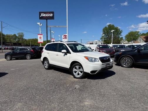 Crystal White Pearl 2016 Subaru Forester 2.5i Premium