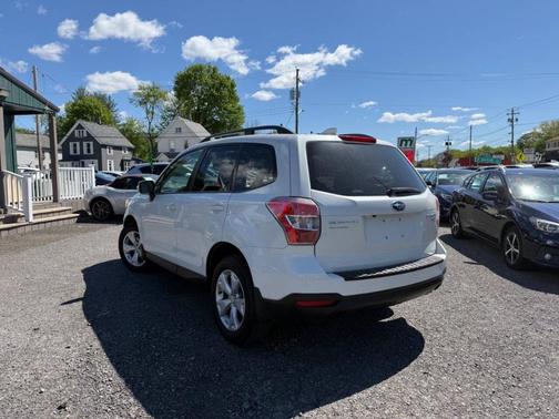 Crystal White Pearl 2016 Subaru Forester 2.5i Premium
