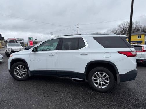 Summit White 2018 Chevrolet Traverse LT Cloth