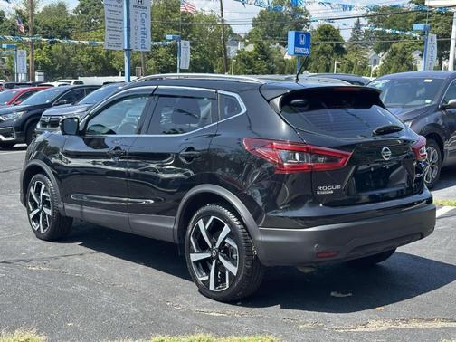 2022 Nissan Rogue Sport SL