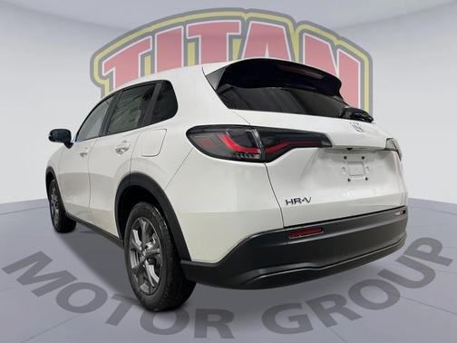 Platinum White Pearl 2027 Honda HR-V LX