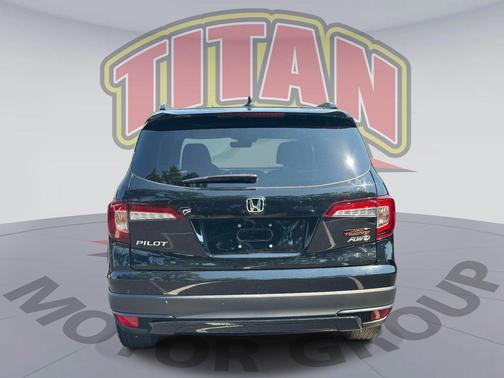 Crystal Black Pearl 2022 Honda Pilot AWD TrailSport
