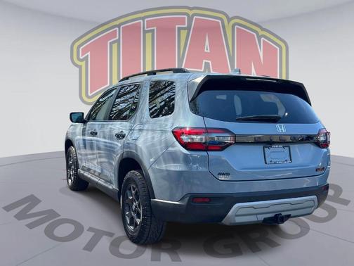 Sonic Gray Pearl 2023 Honda Pilot TrailSport