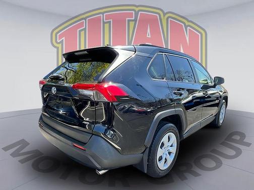 2020 Toyota RAV4 LE