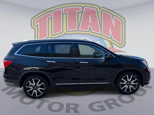 Crystal Black Pearl 2021 Honda Pilot Touring 8-Passenger