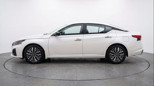 Glacier White 2025 Nissan Altima SV FWD