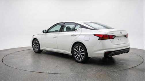 Glacier White 2025 Nissan Altima SV FWD