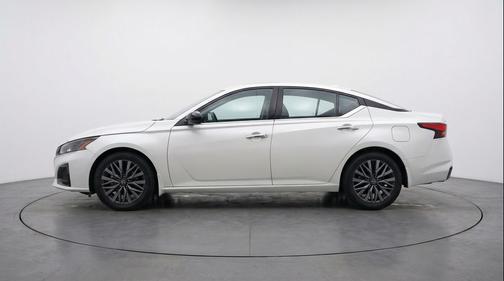 Glacier White 2025 Nissan Altima SV FWD