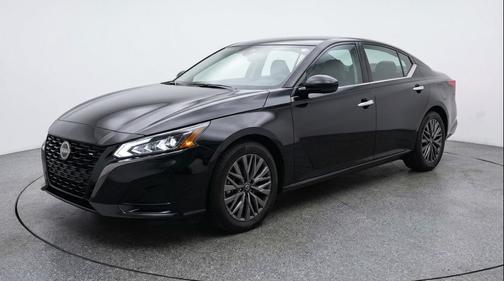 Super Black 2025 Nissan Altima SV FWD