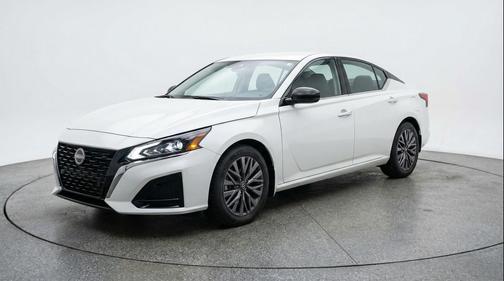 Glacier White 2025 Nissan Altima SV FWD
