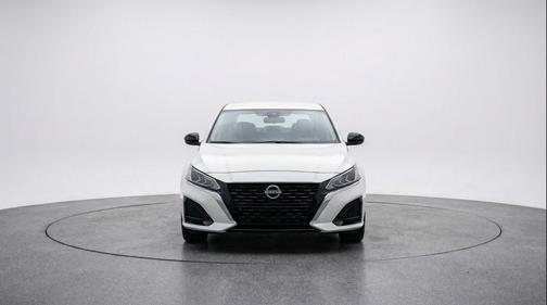 Glacier White 2025 Nissan Altima SV FWD