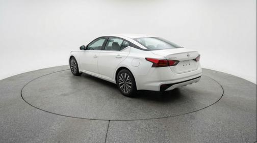 Glacier White 2025 Nissan Altima SV FWD