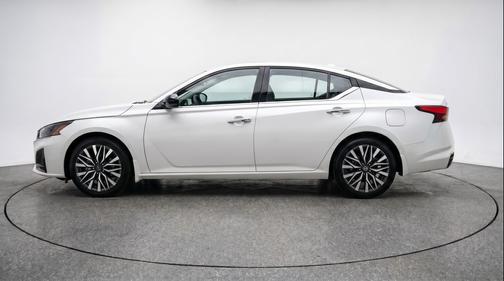 Glacier White 2025 Nissan Altima SV FWD