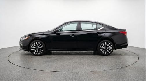 Super Black 2025 Nissan Altima SV FWD
