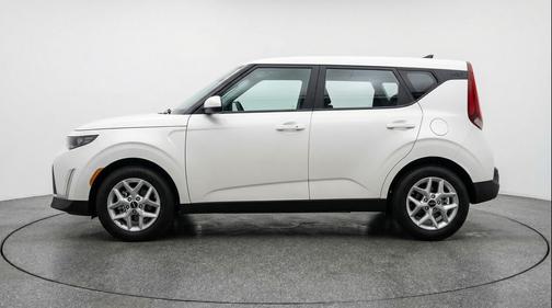 Snow White Pearl 2025 Kia Soul LX