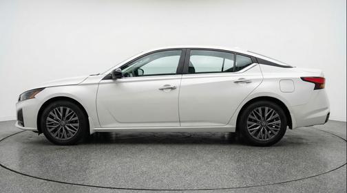 Glacier White 2025 Nissan Altima SV FWD