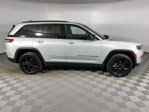2022 Jeep Grand Cherokee Altitude