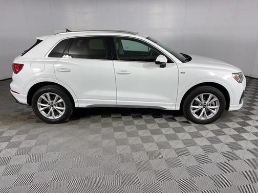 2024 Audi Q3 Premium 45 TFSI S line quattro Tiptronic