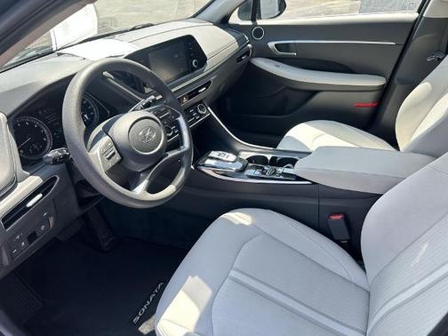 2022 Hyundai SONATA SEL