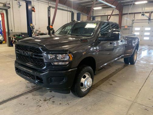 2024 RAM 3500 Tradesman Crew Cab 4x4 8' Box