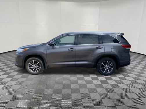 Predawn Gray Mica 2018 Toyota Highlander XLE