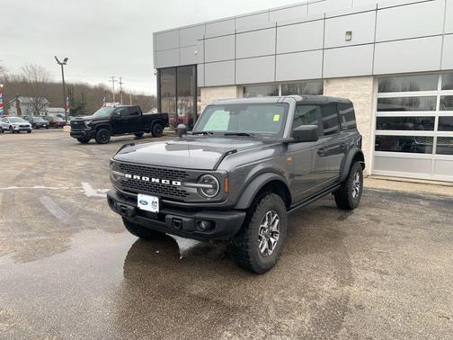Gray Metallic 2025 Ford Bronco Badlands