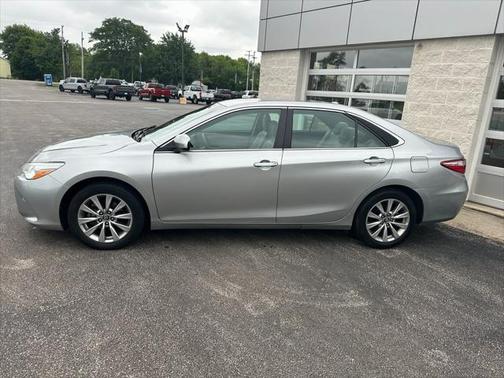 Celestial Silver Metallic 2017 Toyota Camry XLE