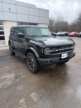 SHADOW BLACK 2025 Ford Bronco Outer Banks