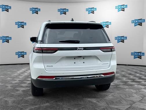 2025 Jeep Grand Cherokee Laredo