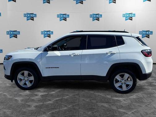 Bright White Clearcoat 2022 Jeep Compass Latitude