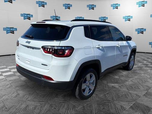 Bright White Clearcoat 2022 Jeep Compass Latitude