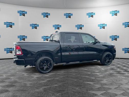 Diamond Black Crystal Pearlcoat 2022 RAM 1500 Big Horn/Lone Star