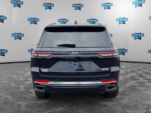 Midnight Sky 2023 Jeep Grand Cherokee Overland