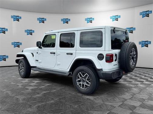 2025 Jeep Wrangler 4-Door Sahara 4x4