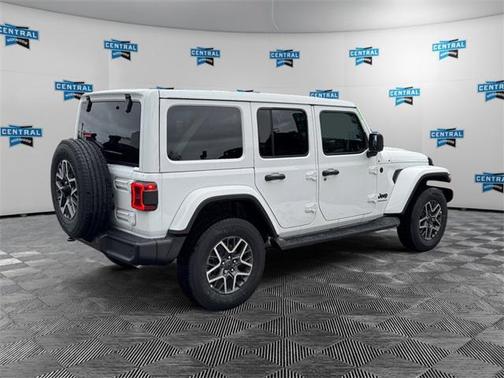 2026 Jeep Wrangler 4-Door Sahara 4x4